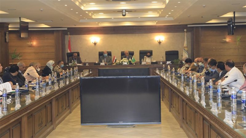اجتماع محافظ الجيزة