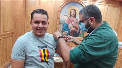  تطعيم المواطنين بكنيسة الأنبا بيشوي فى بورسعيد بلقاح كورونا | صور