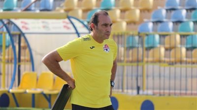 أخرج الفريق الأحمر من الكأس.. مسيرة علي ماهر كمدرب أمام الأهلي