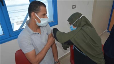 موظفو ديوان عام المنيا يتلقون لقاح كورونا | صور