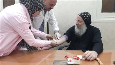 حملة للتبرع بالدم يتقدمها أسقف شرق المنيا 