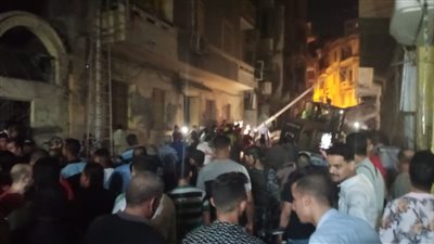 استخراج جثة ومصاب في انهيار منزل من 5 طوابق بدمنهور | صور