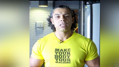 وفاة والدة محمد عصب بطل كمال الأجسام 