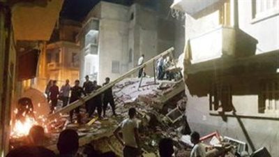 لحظات مرعبة.. أول فيديو من موقع انهيار عقار دمنهور ومحاولة البحث عن ضحايا