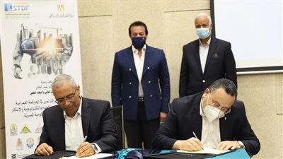 رئيس جامعة الإسكندرية يوقع مشروعا بحثيا في الحوكمة العمرانية