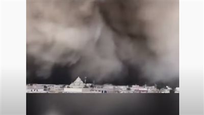 مشهد مرعب لعاصفة رملية سوداء ضربت ولاية المسيلة شرق العاصمة الجزائرية