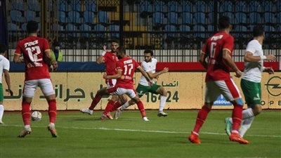 الأهلي يتقدم على المصري بثلاثية في شوط أول مثير