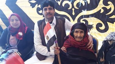 أكبر معمرة صاحبة الـ 125عاما تشارك في الاستفتاء بالسلوم (صور)
