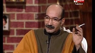 بالفيديو.. رجل يدعي النبوة: «أنا مرسل إليكم والأهرامات عند الله أشرف من الكعبة».. «شاهدت ربنا في حدائق الأهرام».. «ممكن أكون المهدي المنتظر واقتنعت بفكر الماسونية».. وعمر