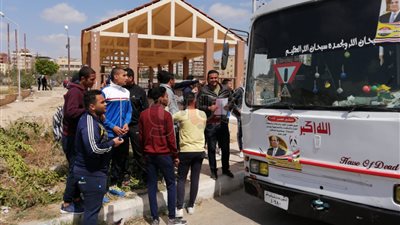 طلاب جامعة قناة السويس يتوافدون على مقرات الاستفتاء (صور)