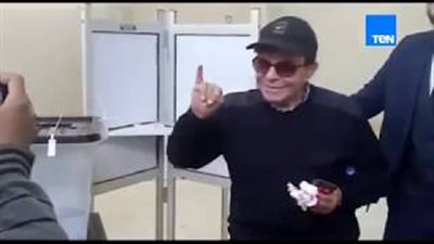 سمير صبري يدلي بصوته في الاستفتاء: لصالحنا كلنا (فيديو)