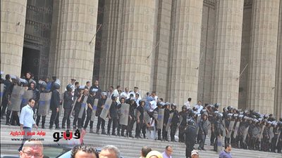 بالصور..قوات الأمن تخلي دار القضاء بسبب اشتباكات 
