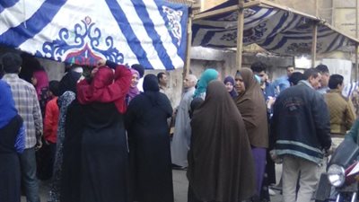 تزايد الإقبال على لجان تصويت التعديلات الدستورية بشبرا الخيمة (صور)