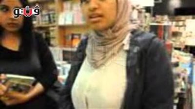 بالفيديو والصور.. زوار معرض الكتاب بالإسكندرية يشيدون بالأمن والأسعار