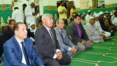 محافظ أسوان ونائبه يحضران احتفال ليلة النصف من شعبان (صور)