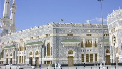 حظر دخول السيارات الخاصة لمنطقة الحرم المكى في أوقات الذروة برمضان