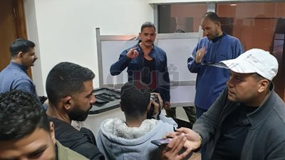 أمير كرارة يدلي بصوته في لجنة ميناء الإسكندرية (صور)