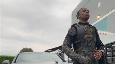 ترافس سكوت يتنكر في زي إحدى شخصيات Game of Thrones