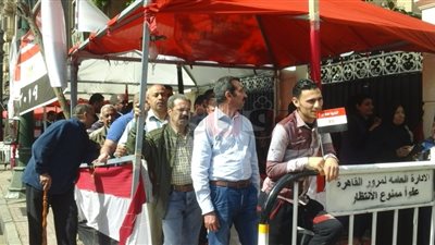 طوابير أمام لجنة 