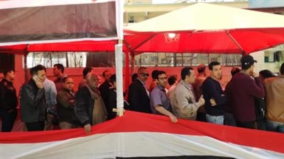إقبال كثيف بلجان مدرسة القومية بالزمالك في ثاني أيام الاستفتاء