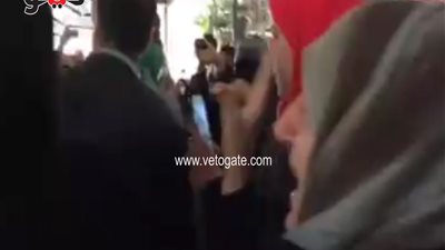 بالفيديو.. بكاء محبي ممدوح عبد العليم بعد وصول جثمانه مسجد مصطفى محمود