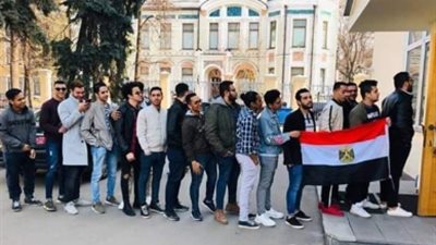 شباب مصر يدلي بصوته في الاستفتاء على التعديلات الدستورية بموسكو (صور)