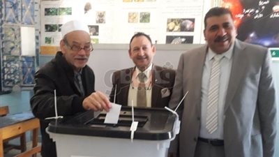 عميد أسرة فنان الشعب سيد درويش يدلي بصوته في الاستفتاء