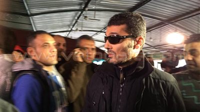 بالفيديو والصور.. وصول النبوي والفيشاوي وإلهام لوداع «عبدالعليم»