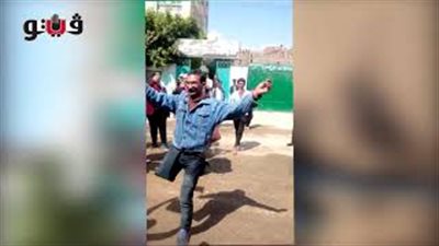 بقدم واحدة.. مواطن يشارك في الاستفتاء على تعديل الدستور بدار السلام (فيديو)