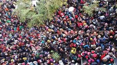 بالصور.. زحام بين طلاب جامعة حلوان خلال الامتحانات