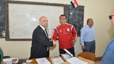 ناصر عباس يدلي بصوته في الاستفتاء على التعديلات الدستورية (صور)