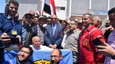 محافظ البحر الأحمر يتفقد لجنة الاستفتاء بـ