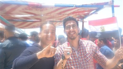 وفد من طلاب جامعة المنوفية يشارك في الاستفتاء بالغردقة (صور)