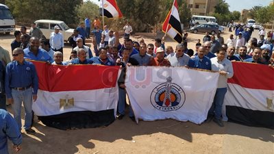 توافد الشباب على لجان الاستفتاء في جنوب سيناء (صور)