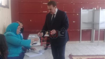 نقيب المهندسين يدلي بصوته في الاستفتاء على التعديلات الدستورية 2019