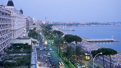 فرنسا تسجل رقما قياسيا جديدا في السياحة.. وتستقبل 83 مليون سائح في 2012