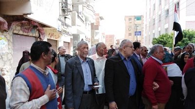 محافظ الشرقية: طوابير من المواطنين أمام لجان الاستفتاء (صور)