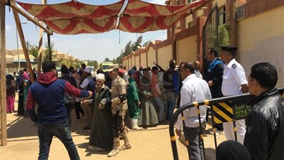 على أنغام «اعمل الصح».. ناخبو أكتوبر يدلون بأصواتهم (صور)