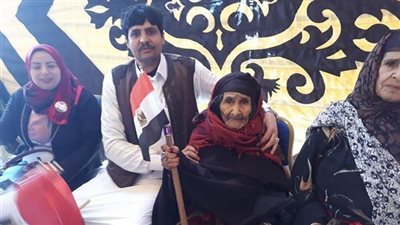 رسائل المسنين أمام لجان الاستفتاء على التعديلات الدستورية.. «مصطفى»: اللي ملهوش وطن ملهوش كرامة.. «راضي»: السيسي عبر بمصر لبر الأمان.. «الكومي»: واثق في الشباب.. ومُسنة ل