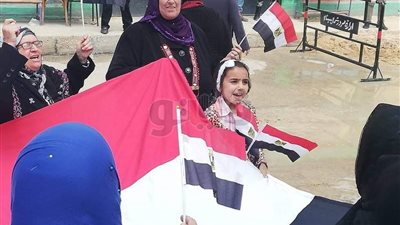 سيدات العريش يتصدرن المشاركين في الاستفتاء (صور)