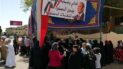إقبال كثيف من السيدات على لجان وسط الأقصر (صور)