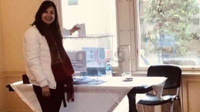 منال سلامة تدلي بصوتها في الاستفتاء على التعديلات الدستورية