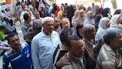 30 صورة ترصد الإقبال الكثيف على لجان الاستفتاء بالوادى الجديد