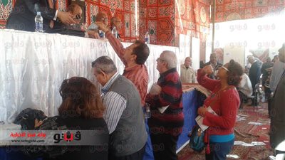 بالصور.. «خناقة» بين رئيس العليا للانتخابات وأعضاء بالزمالك