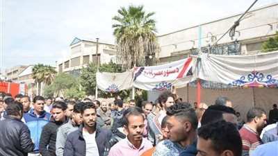 السماح للناخبين بالإدلاء بأصواتهم في الاستفتاء خلال ساعة الراحة