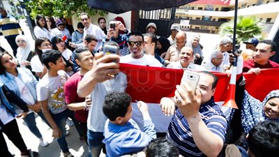 محمود الليثي يدلي بصوته في الاستفتاء على التعديلات الدستورية (صور)