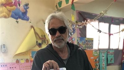 أحمد ناجي يدلي بصوته في الاستفتاء على التعديلات الدستورية