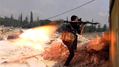 مسلحون يطلقون قذائف 