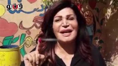 الفنانة نجوى فؤاد تدلي بصوتها في لجنة أبو الفرج ببولاق (فيديو)