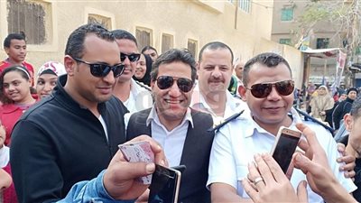 أحمد شيبة يدلي بصوته في الاستفتاء على تعديل الدستور (صور)